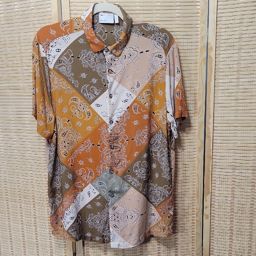 EUC asos Design Men's Paisley Bandana Pattern Short Sleeved Button Down - Size S